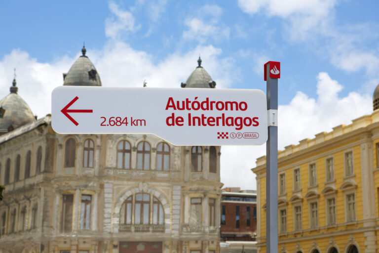 Santander lança ação “Segue a Placa” e leva o clima da Fórmula 1 para todo o Brasil Santander lança ação “Segue a Placa” e leva o clima da Fórmula 1 para todo o Brasil