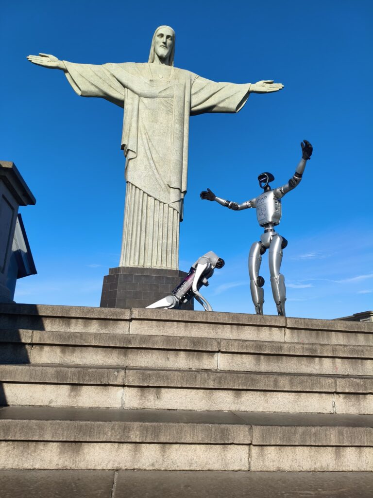FIAP leva robôs humanoides às ruas do Rio para marcar sua chegada à cidade