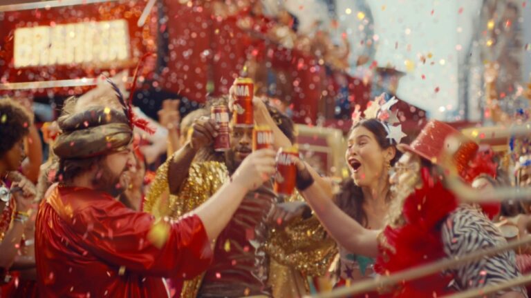 Ambev lança ‘Brinde à Rua’ para fortalecer blocos independentes no Carnaval do Rio e de SP