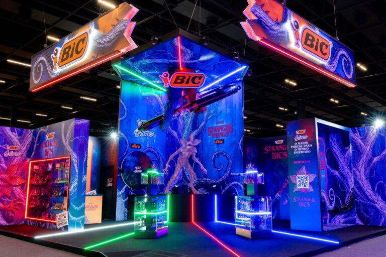 BIC participa da CCXP25 com estande de Stranger Things e coleção de canetas