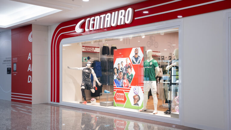 Centauro abre loja com novo conceito UltraHigh em Curitiba