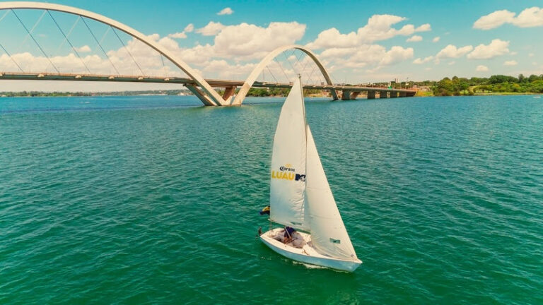 Corona Luau MTV celebra 1º show em Brasília com veleiro no Lago Paranoá