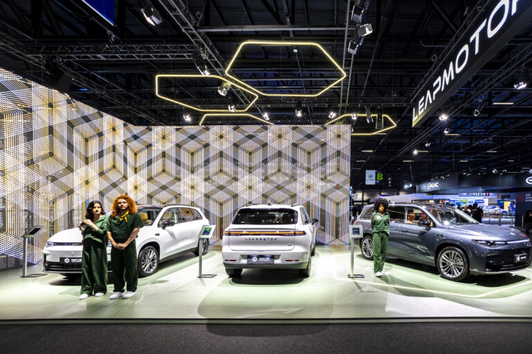 Leapmotor estreia no Brasil com experiência criada pela Fibra.ag no Salão do Automóvel