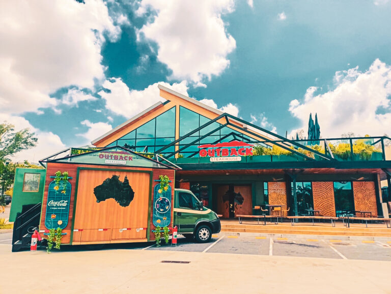 Outback e Coca-Cola lançam motorhome itinerante no Rio
