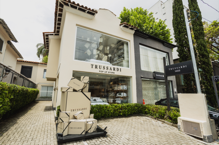 Trussardi inaugura pop-up natalina em endereço de destaque em SP