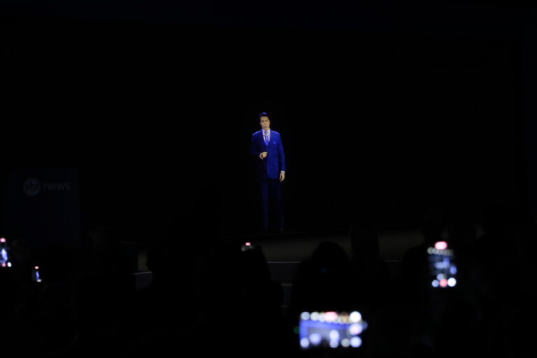 SBT News é lançado em evento histórico com holograma de Silvio Santos