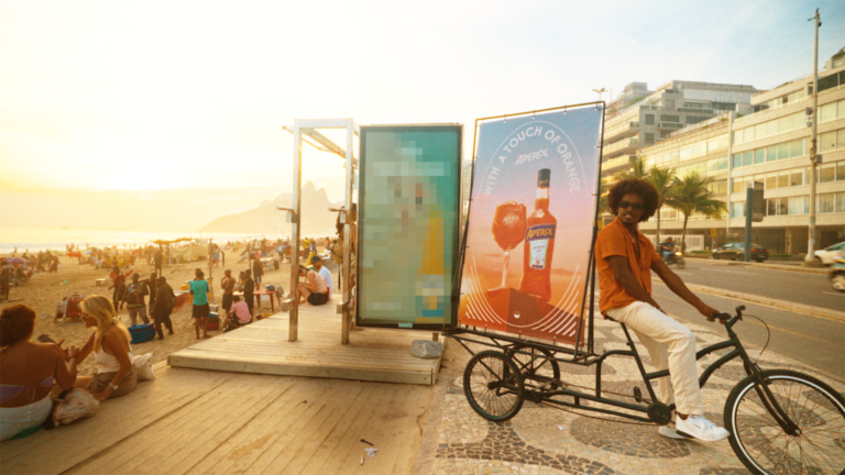 Aperol aposta no pôr do sol como ponto de encontro em nova ação de verão