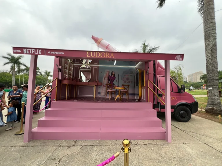 Eudora Siàge leva ativação inspirada em Emily in Paris ao Parque Villa-Lobos