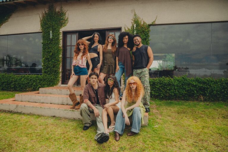 Youcom estreia campanha de fim de ano com Casa de Verão e creators da geração Z