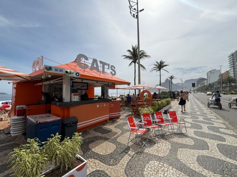 GOL marca presença em três quiosques na orla do Rio