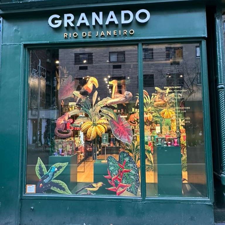 Granado lança coleção “Amazônico” para o Natal e surpreende com vitrines temáticas