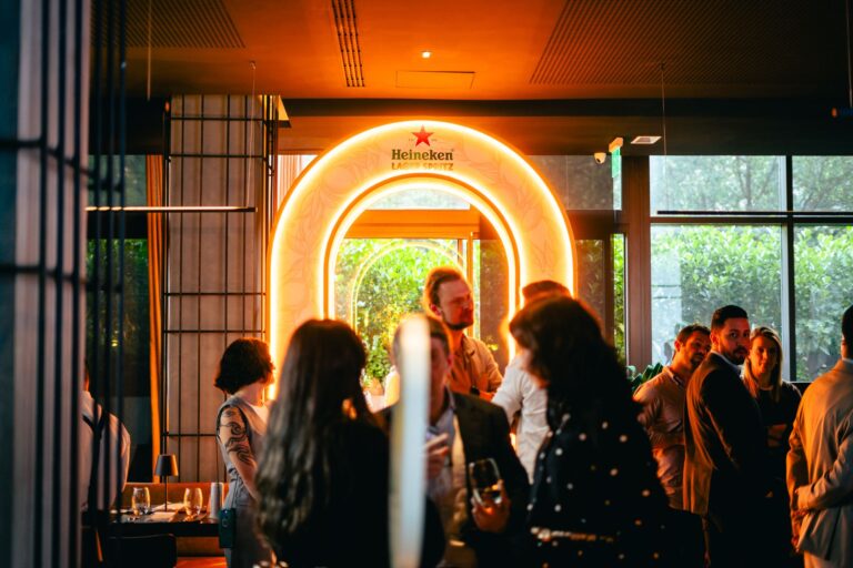 Heineken lança Lager Spritz no Brasil com evento exclusivo e ativações