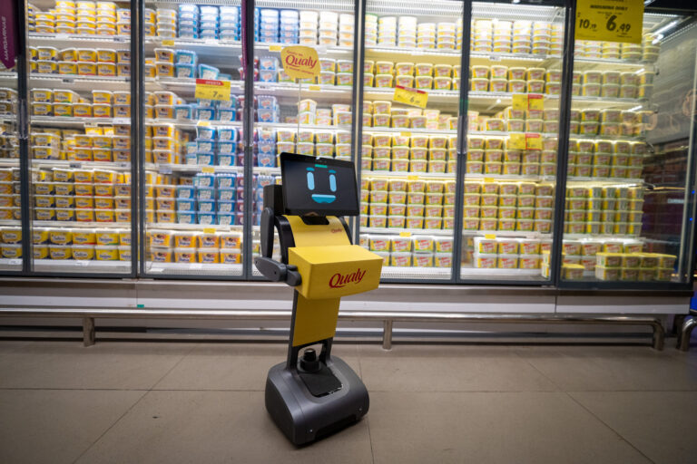 JCDecaux lança Robô OOH com IA para interagir com consumidores