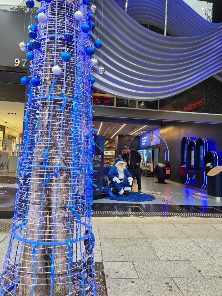 TIM cria “árvore dos sonhos” com doações para ONG da Gerando Falcões