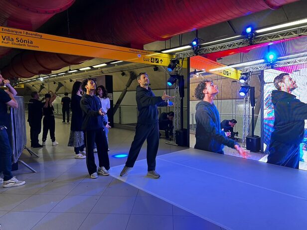 Motiva leva balé de Natal ao metrô de São Paulo com releitura de O Quebra-Nozes