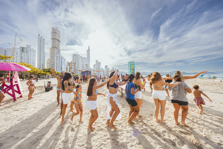 Conexão Verão leva arena poliesportiva a Balneário Camboriú