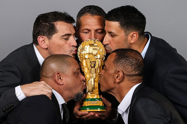 Lego e Fifa revelam réplica oficial do troféu da Copa 2026 em tamanho real