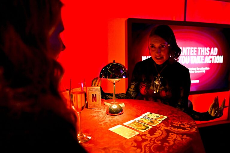 Netflix marca presença na CES 2026 e conecta marcas a batimentos cardíacos