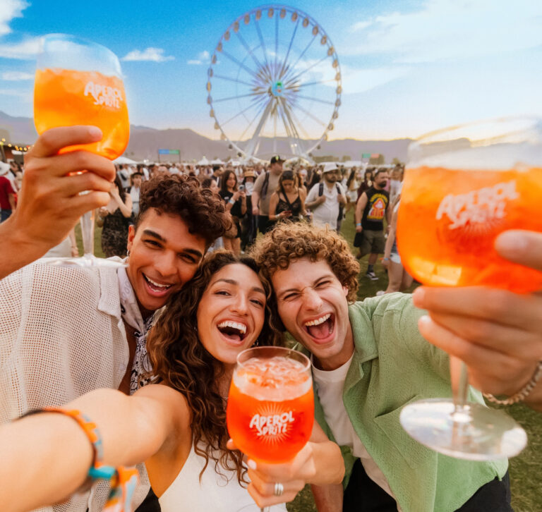 Aperol leva consumidor para experiência VIP no Coachella 2026