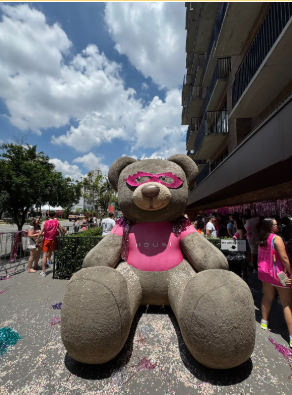 Housi transforma Faria Lima em camarote de Carnaval