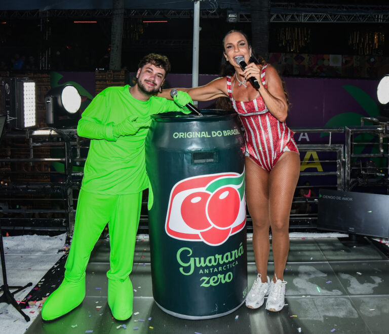 Ivete, Brino e Guaraná Antarctica fazem ativação surpresa no Bloco Coruja