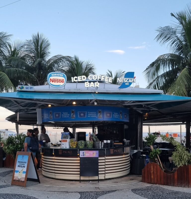 Nescafé abre quiosque exclusivo em Copacabana e aposta em cafés gelados