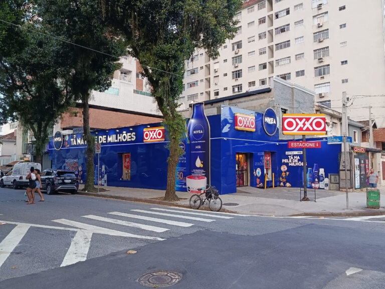 OXXO e Nivea ativam primeira loja emblemática no litoral de SP