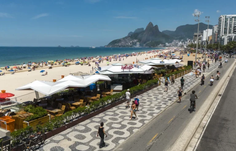 Everest ativa Ipanema com ação itinerante e aposta em engajamento digital na orla