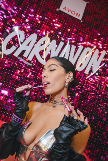 Avon reforça presença no Carnaval 2026 com Power Stay