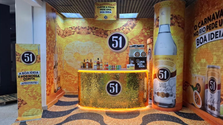 Cachaça 51 leva samba e caipirinha aos aeroportos do Rio