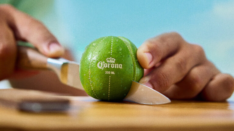 Corona lança campanha “Lime Guides” com limões tatuados para corte perfeito