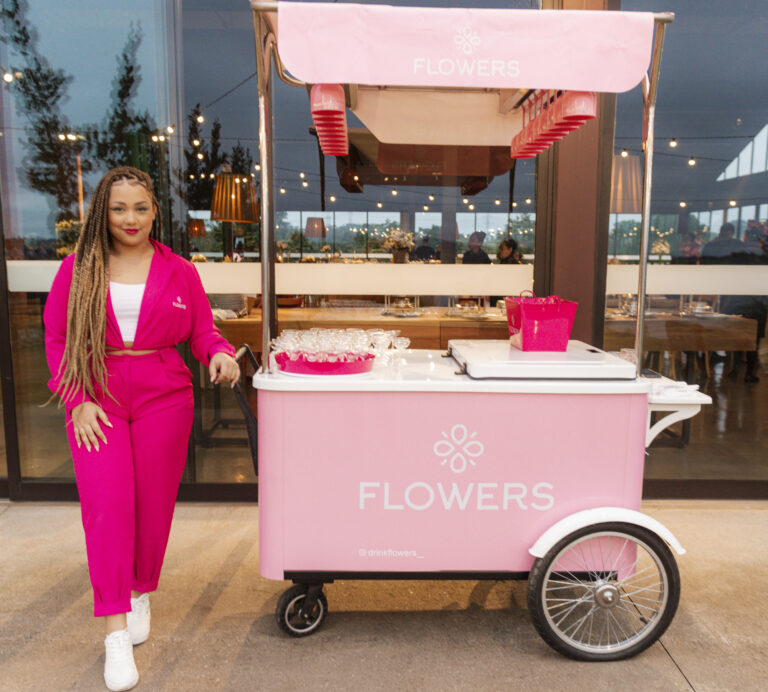 Flowers e Housi unem bem-estar e protagonismo feminino em ativação 