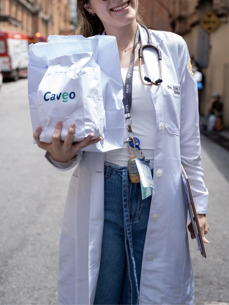 Caveo recebe residentes de volta com hambúrguer do Patties