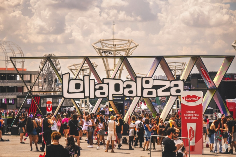 Carmed estreia no Lollapalooza Brasil como hidratante labial oficial do festival