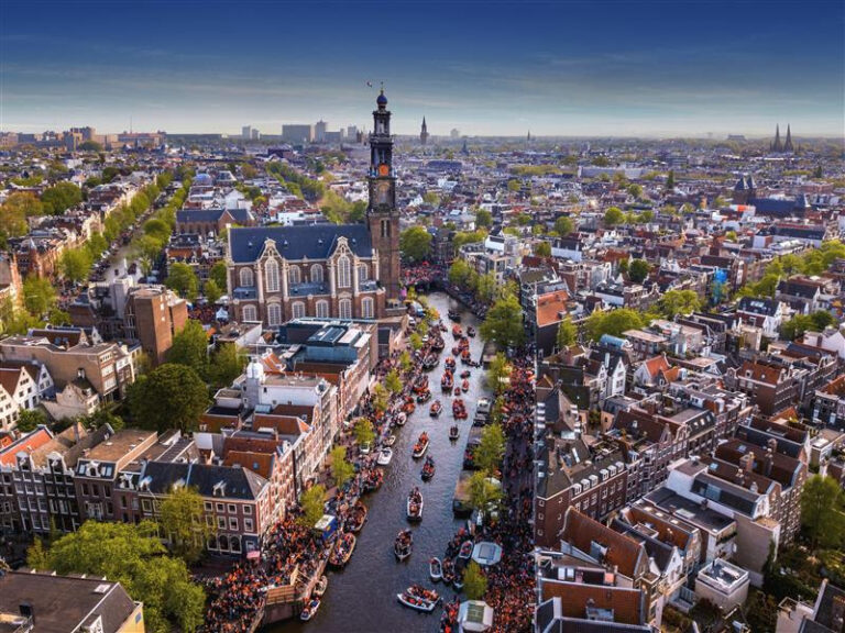 KLM leva brasileiros para celebrar o King’s Day 2026 em Amsterdã