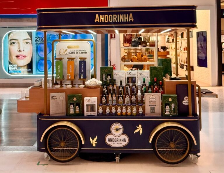 Quiosque Andorinha desembarca no Rio