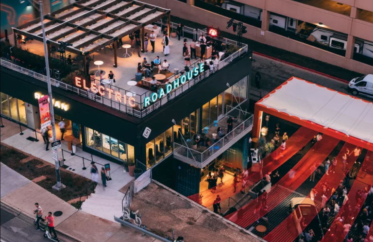 Rivian volta com tudo ao SXSW 2026 e toma conta de Austin