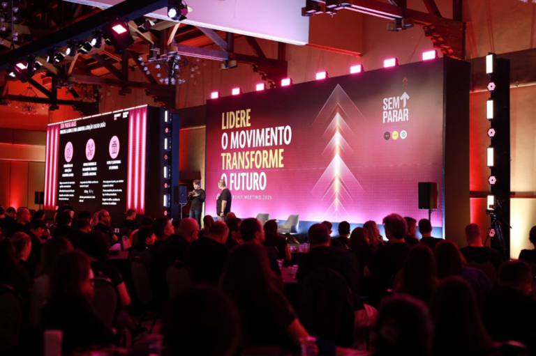 Tato assina Leadership Meeting 2026 do Sem Parar