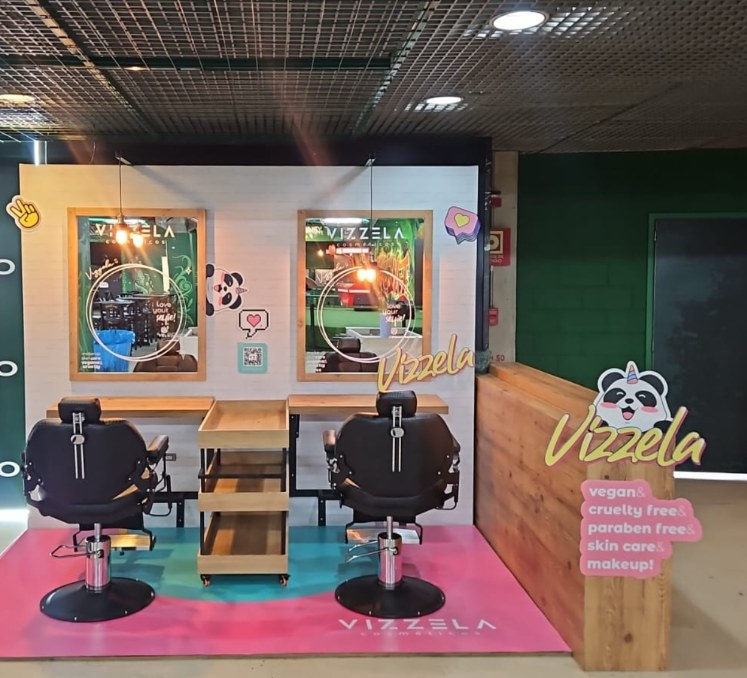 Vizzela marca presença no camarote Fanzone durante o show de Luan Santana