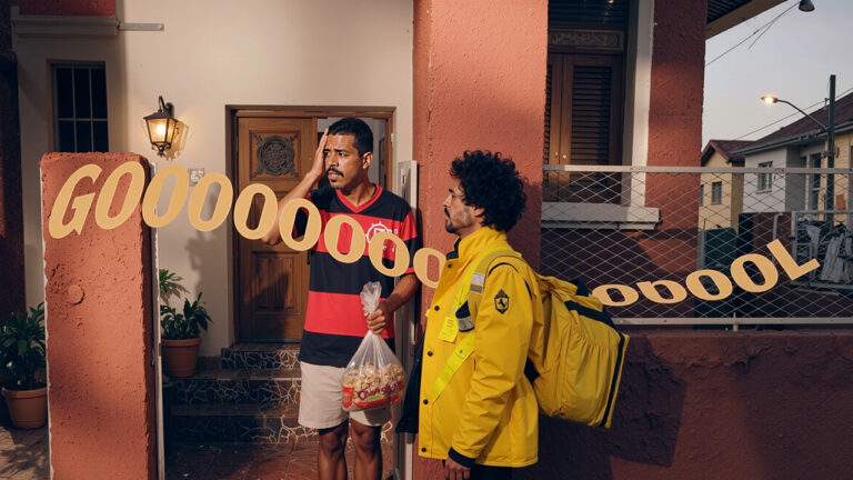 Brahma lança "seguro do torcedor" e devolve dinheiro de cerveja quando o gol é perdido