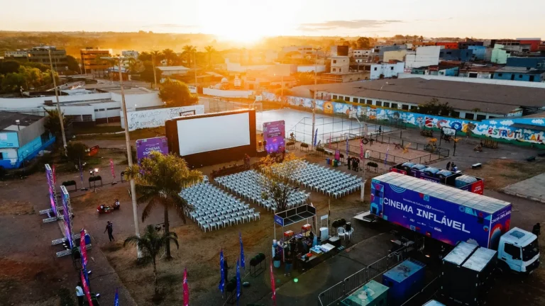 Cinema Inflável desembarca em Saquarema com três noites e presença do Nubank