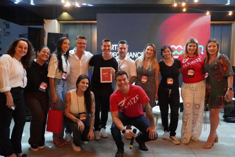 Dinamize e Yooper levam marketing de dados e IA para dentro do Museu do Futebol