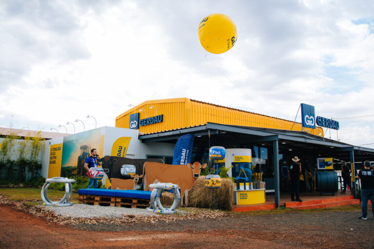 Gerdau leva soluções em aço e garra de pegar pelúcias à Agrishow 2026