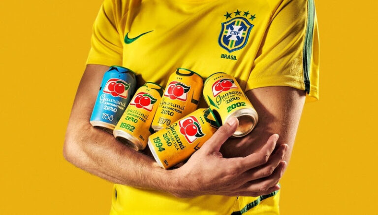 Guaraná Antarctica cria latas inspiradas nos uniformes campeões da Seleção Brasileira