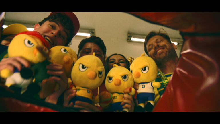 iFood lança coleção de pelúcias Canarinhos