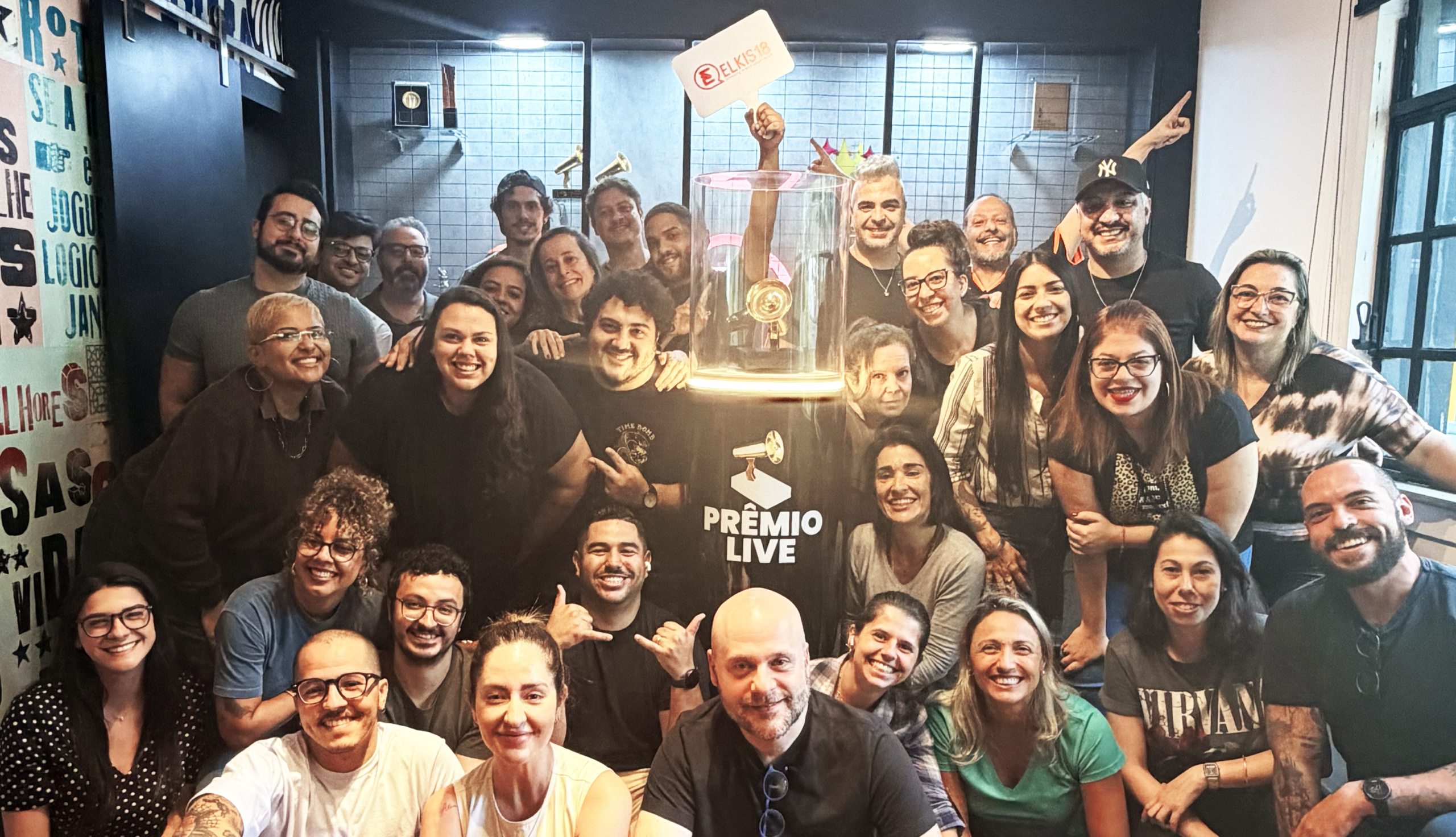 ELKIS18 recebe Megafone Tour e celebra o Prêmio Live
