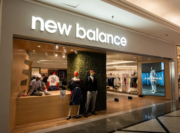 New Balance abre loja premium e aposta em hub de experiências em SP