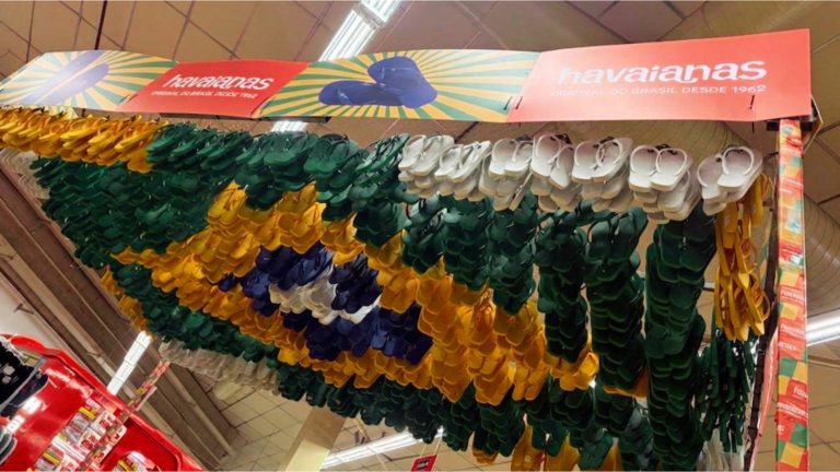 Americanas e Havaianas celebram Copa com parreiras de chinelos