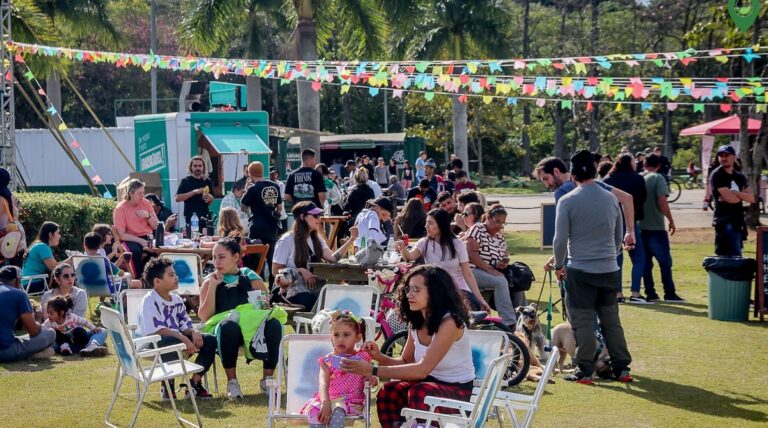 Hello Kitty invade o Arraiá do Família no Parque com nostalgia e experiências imersivas