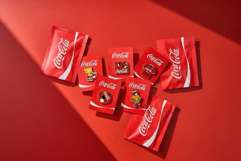 Coca-Cola FEMSA aposta em pins exclusivos para a Copa do Mundo